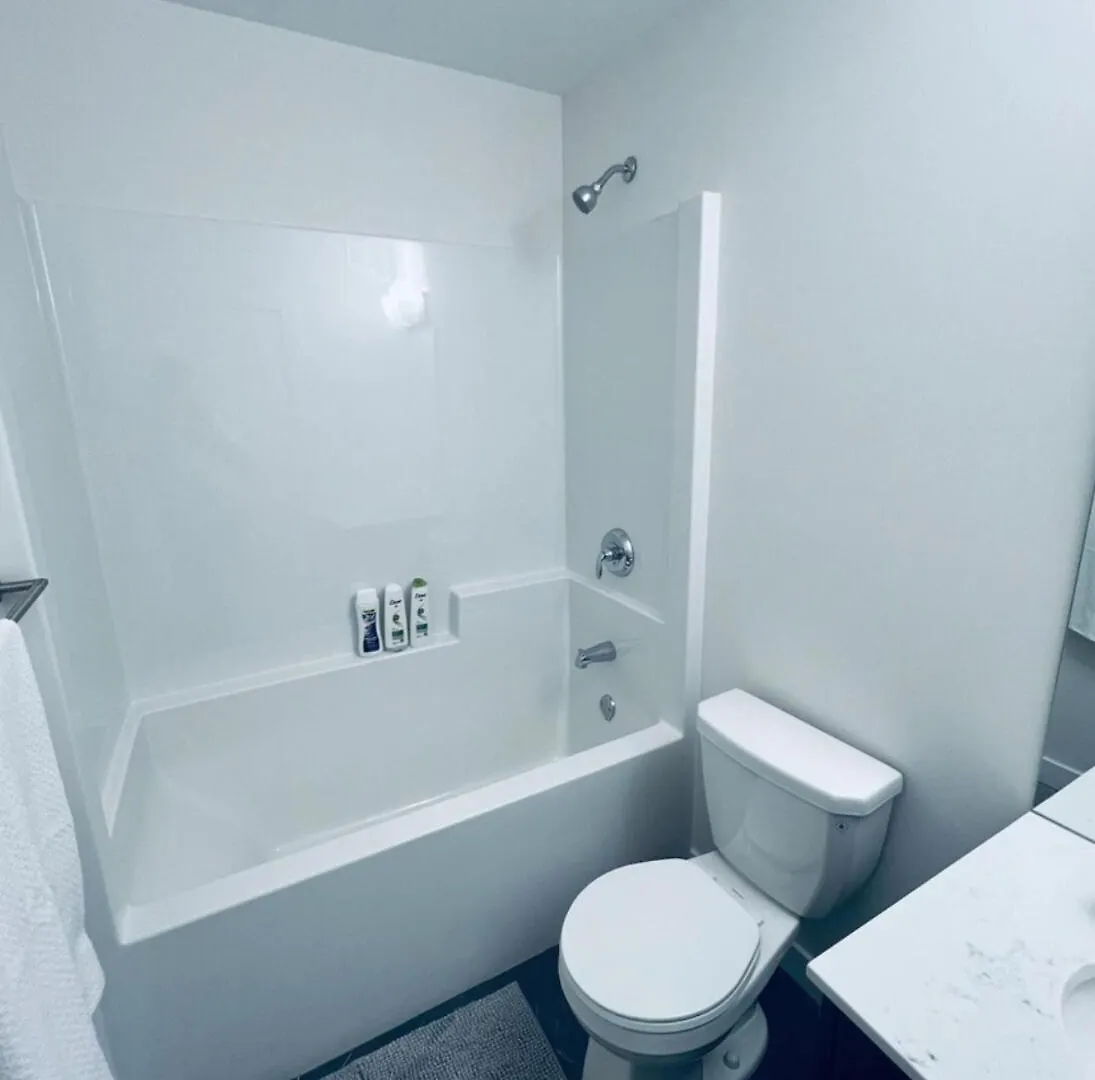 Charming Home With Coffee Cup & Parking Winnipeg Villa