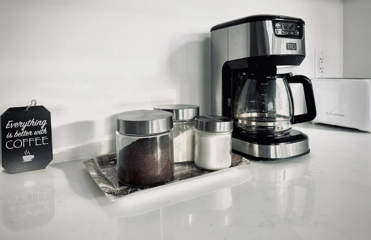 Charming Home With Coffee Cup & Parking Winnipeg 0*,  Canada